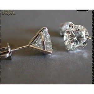 Exquisite Women White Crystal Cubic Zirconia Stud Earrings